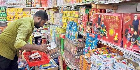 'പടക്കം പൊട്ടിച്ച് ദീപാവലി ആഘോഷിക്കേണ്ട'- നിരോധനവുമായി സംസ്ഥാനങ്ങള്‍