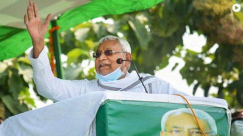 നിതീഷ് കുമാര്‍ തെരഞ്ഞെടുപ്പ് റാലിയില്‍/ പിടിഐ