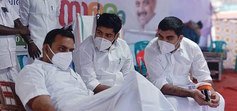 ആറാംദിനം നിരാഹാരസമരം അവസാനിപ്പിച്ച് ഡീന്‍ കുര്യാക്കോസ്