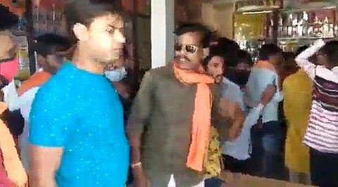 'ഒരു ലക്ഷ്മി പടക്കമോ ഗണേശ പടക്കമോ വില്‍ക്കരുത്, ലംഘിച്ചാല്‍ പ്രത്യാഘാതം ഗുരുതരം'; മുസ്ലീം കച്ചവടക്കാര്‍ക്ക് ഭീഷണി ( വീഡിയോ)