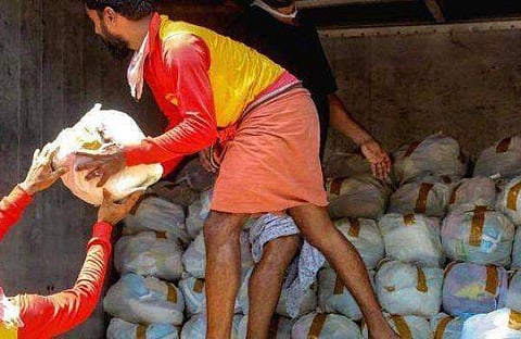 എല്ലാ സ്കൂൾ കുട്ടികൾക്കും ഭക്ഷ്യക്കിറ്റ്; വിതരണം തുടങ്ങി