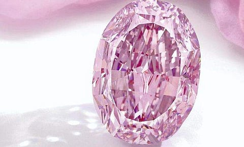 ലോകത്തിലെ ഏറ്റവും തിളക്കമാർന്ന പിങ്ക് വജ്രം ലേലത്തിന്; വില 281 കോടിയോളം രൂപ 