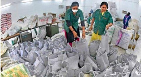 ഇത്തവണ ഉഴുന്ന് മുതൽ മാസ്‌ക് വരെ ; ക്രിസ്‌മസ്‌ കിറ്റ്‌ മറ്റന്നാൾ മുതൽ 