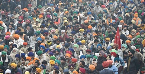 ഡല്‍ഹിയില്‍ അണിനിരന്നിരിക്കുന്ന കര്‍ഷകര്‍/ ചിത്രം: പിടിഐ