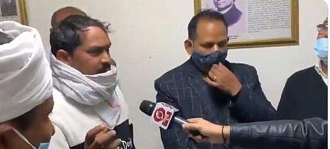 കാര്‍ഷിക നിയമങ്ങള്‍ക്ക് പിന്തുണ പ്രഖ്യാപിച്ചെത്തിയ സംഘം മാധ്യമങ്ങളോട് സംസാരിക്കുന്നു/ ചിത്രം: ട്വിറ്റര്‍