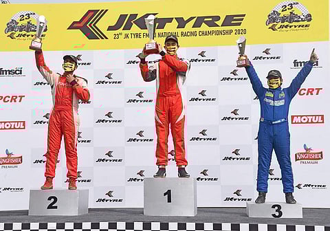 ദേശീയ റാലി ചാമ്പ്യന്‍ഷിപ്പില്‍ വിജയിയായ അമിര്‍ സയീദ് (മധ്യത്തില്‍)