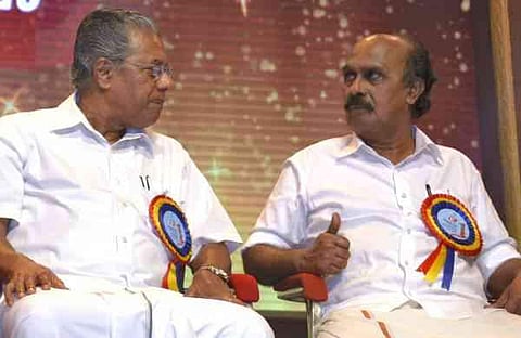 റവന്യു മന്ത്രി ഇ ചന്ദ്രശേഖരനും മുഖ്യമന്ത്രി പിണറായി വിജയനും/ ഫയല്‍ ചിത്രം