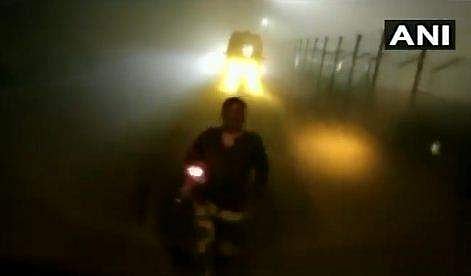 മരം കോച്ചുന്ന തണുപ്പില്‍ ഓടുന്ന സൈനികന്‍/ ചിത്രം: എഎന്‍ഐ