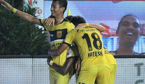 ഗോളടിച്ചതിന് ഹൈദരാബാദിന്റെ വിജയാഹ്ളാദം/ ഇന്ത്യന്‍ സൂപ്പര്‍ ലീഗ് ട്വിറ്റര്‍ ചിത്രം