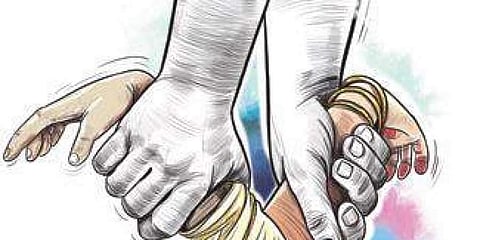 എട്ടംഗസംഘം തട്ടിക്കൊണ്ടുപോയി; 48 ലക്ഷം തട്ടിയെടുത്തു; പൊലീസ് സംരക്ഷണം വേണമെന്ന് മുന്‍മന്ത്രി