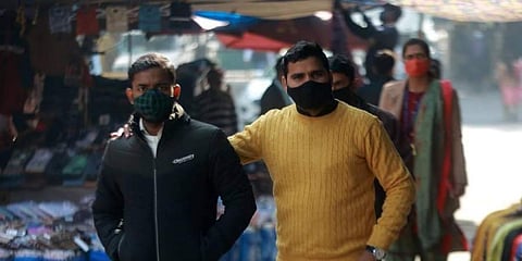 സാമൂഹിക അകലം പാലിക്കുന്നതില്‍ വീഴ്ച, ഡല്‍ഹിയില്‍ നിന്നുള്ള കാഴ്ച/ ദി ന്യൂ ഇന്ത്യന്‍ എക്‌സ്പ്രസ് ചിത്രം