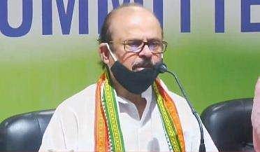 എഐസിസി ജനറല്‍ സെക്രട്ടറി താരിഖ് അന്‍വര്‍ തിരുവനന്തപുരത്ത് മാധ്യമങ്ങളെ കാണുന്നു ടെലിവിഷന്‍ ചിത്രം