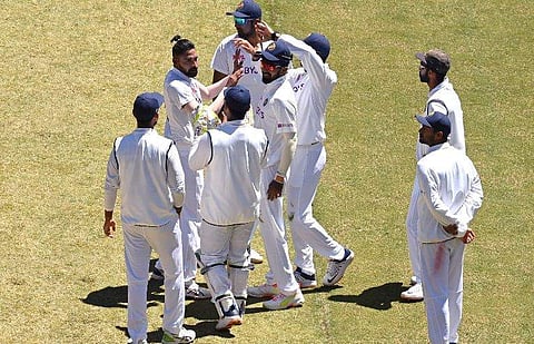 വിക്കറ്റ് നേട്ടം സഹതാരങ്ങൾക്കൊപ്പം ആഘോഷിച്ച് സിറാജ്/ ബിസിസിഐ ചിത്രം