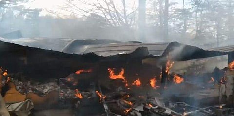 കത്തിനശിച്ച വീട്/ ചാനല്‍ ദൃശ്യം