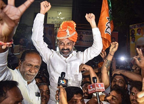 വിജയാഘോഷം നടത്തുന്ന ബിജെപി പ്രവര്‍ത്തകര്‍