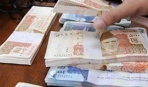 കൈക്കൂലി കൊടുത്ത് സ്വന്തം മരണ സര്‍ട്ടിഫിക്കറ്റ് എഴുതിച്ചു; പോളിസി തുകയായി അടിച്ചെടുത്തത് 23 കോടി; അമ്മയ്ക്കും മക്കള്‍ക്കുമെതിരെ ക്രിമിനല്‍ കേസ്