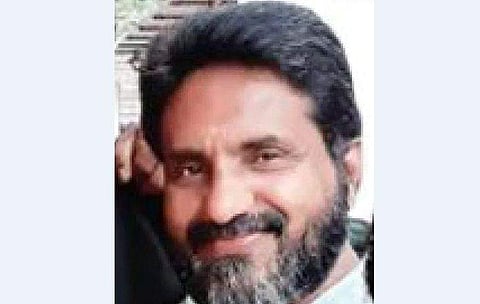 സെൽഫിയെടുക്കുന്നതിനിടെ പലക ഇളകി പുഴയിൽ വീണു; ഒഴുക്കിൽപ്പെട്ട ആളെ രക്ഷിക്കാൻ ശ്രമിച്ച 54കാരൻ മരിച്ചു