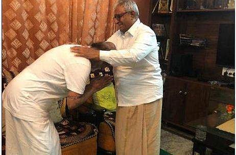 സഹോദരന്റെ അനുഗ്രഹം തേടി സൂപ്പര്‍ സ്റ്റാര്‍ ; രാഷ്ട്രീയ കുതിപ്പിനൊരുങ്ങി രജനി