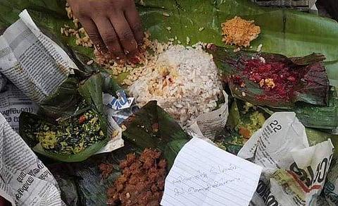 'പോരായ്മകൾ ഉണ്ടെങ്കിൽ ക്ഷമിക്കണം !', പൊതിച്ചോറിനുള്ളിൽ കണ്ട കുറിപ്പ്, ഹൃദ്യം 