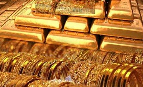 തോര്‍ത്ത് ബെല്‍റ്റ് രൂപത്തിലാക്കി; അതിനുള്ളില്‍ പേസ്റ്റ് രൂപത്തില്‍ ഒളിപ്പിച്ച് സ്വര്‍ണം; നെടുമ്പാശ്ശേരിയില്‍ വന്‍ സ്വര്‍ണവേട്ട