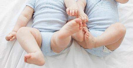 ഉപരി പഠനത്തിന് ചേരണം; നാല് മാസം പ്രായമുള്ള ഇരട്ട കുട്ടികളെ ഉപേക്ഷിച്ച് യുവതി സ്വന്തം വീട്ടുകാർക്കൊപ്പം പോയി