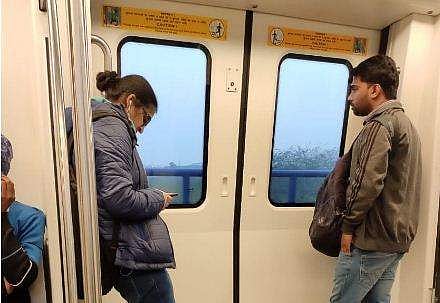 മെട്രോ ട്രയിനില്‍ യാത്ര ചെയ്യുന്നതിനിടെ ലൈംഗികാവയവം കാണിച്ചു; യുവാവിന്റെ ഫോട്ടോ സമൂഹമാധ്യമത്തില്‍ പോസ്റ്റ് ചെയ്തു യുവതി