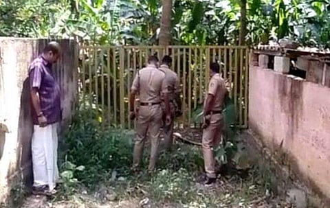 ഒരു കിലോമീറ്റര്‍ ചുറ്റളവില്‍ രക്തക്കറ, രക്തം പുരണ്ട പേപ്പറുകളും തോര്‍ത്തുകളും; ഭീതിയോടെ ഒരു നാട്