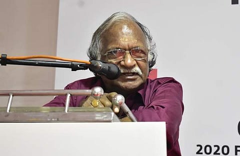 'അതുകൊണ്ടാണ് എത്ര സന്ധ്യകള്‍ ചാലിച്ചു ചാര്‍ത്തീ ഇത്രയും അരുണിമ നിന്‍ കവിളില്‍ എന്നെഴുതിയത്'