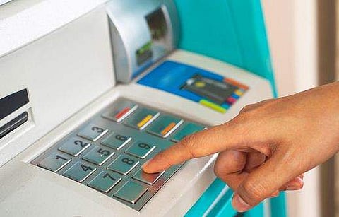 എടിഎമ്മില്‍ നിന്ന് പണം പിന്‍വലിക്കല്‍ ചെലവേറിയതാകുമോ?; ഫീസ് ഉയര്‍ത്തണമെന്ന് എടിഎം ഓപ്പറേറ്റര്‍മാരുടെ കൂട്ടായ്മ