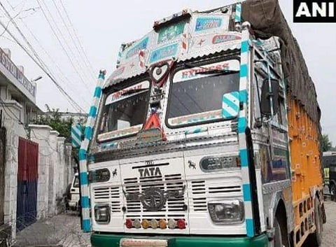 ബിസ്കറ്റ് ലോറി തട്ടിയെടുത്തു; പൊലീസും മോഷ്ടാക്കളും തമ്മിൽ വെടിവെപ്പ്; അറസ്റ്റ്