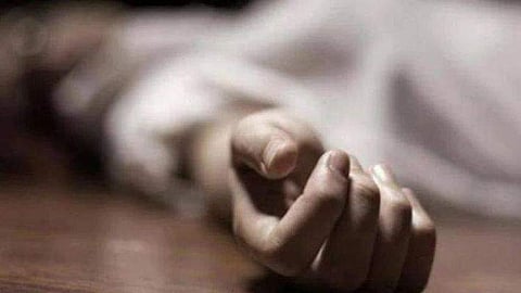 കൊല്ലത്ത് ദമ്പതിമാര്‍ വീട്ടിനുള്ളില്‍ മരിച്ച നിലയില്‍