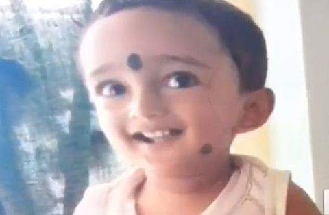 കടല്‍ഭിത്തിയിലെറിഞ്ഞിട്ടും മരിച്ചില്ല; നിലവിളിച്ചപ്പോള്‍ കടലില്‍ മുക്കി; ഒന്നര വയസുകാരനെ കൊന്നത് കാമുകനൊപ്പം ജീവിക്കാന്‍; അമ്മ അറസ്റ്റില്‍