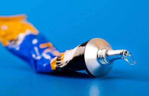 നാലു പുരുഷന്‍മാരുമായി അവിഹിതബന്ധം;  യുവതിയുടെ ജനനേന്ദ്രിയത്തില്‍ ഭര്‍ത്താവ് 'സൂപ്പര്‍ ഗ്ലൂ' ഒട്ടിച്ചു