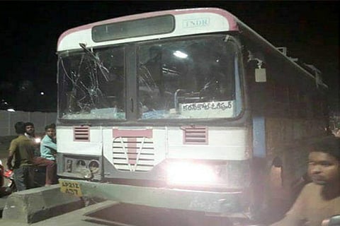 പോകാൻ വണ്ടിയില്ല; സർക്കാർ ബസ് മോഷ്ടിച്ച് യുവാവിന്റെ യാത്ര; അന്വേഷണം