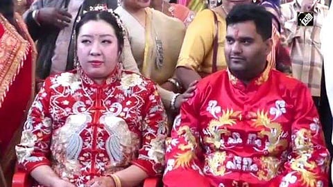 പ്രണയത്തിൽ കൊറോണയ്ക്ക് സ്ഥാനമില്ല; ഇന്ത്യൻ മരുമകളായി ചൈനീസ് വധു