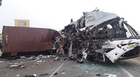 ആദ്യം ഇരുന്നത് ഡ്രൈവറുടെ സീറ്റിന് പിറകില്‍; മാറ്റിയിരുത്തിയ കണ്ടക്ടറുടെ തീരുമാനം ദൈവനിയോഗം; ജീവന്‍ തിരിച്ചുകിട്ടിയ ആശ്വാസത്തില്‍ ആന്‍മേരി