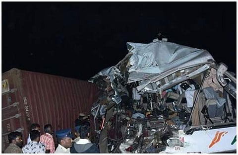 കോയമ്പത്തൂരില്‍ കെഎസ്ആര്‍ടിസി ബസും ലോറിയും കൂട്ടിയിടിച്ച് അപകടം; മരിച്ചവരുടെ എണ്ണം പതിനാറായി