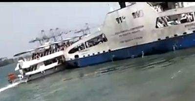 ഫോര്‍ട്ട്‌കൊച്ചിയില്‍ ടൂറിസ്റ്റ് ബോട്ട് ജങ്കാറുമായി കൂട്ടിയിടിച്ചു; ആളപായമില്ല 