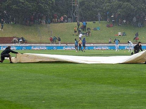 കിവീസ് പേസര്‍മാരുടെ ചൂടറിഞ്ഞ് ഇന്ത്യ, 100 റണ്‍സിനിടെ വീണത് 5 വിക്കറ്റ്; മഴ കളി മുടക്കുന്നു