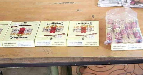 കണ്ണൂരിൽ 60 വെടിയുണ്ടകൾ കാറിൽ കടത്താൻ ശ്രമം; ഒരാൾ കസ്റ്റഡിയിൽ