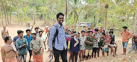 ആശുപത്രി വാസം കഴിഞ്ഞ് പാമ്പുകളുടെ ഇടയിലേക്ക്, മൂര്‍ഖനെ പിടിച്ച് വാവ സുരേഷ് വീണ്ടും രംഗത്ത്