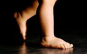 വീട്ടുമുറ്റത്ത് കളിച്ചുകൊണ്ടിരിക്കെ പാമ്പുകടിയേറ്റു; മൂന്നുവയസ്സുകാരിക്ക് ദാരുണാന്ത്യം 