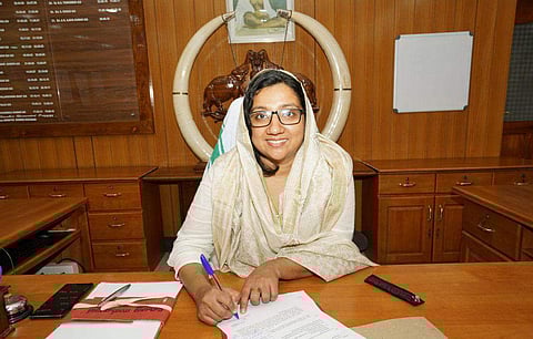 വയനാട് കളക്ടറുടെ ഔദ്യോഗിക വസതിക്കു നേരെ കല്ലേറ് ; ആക്രമണത്തിൽ വീടിന്റെ ടൈലുകൾ തകർന്നു