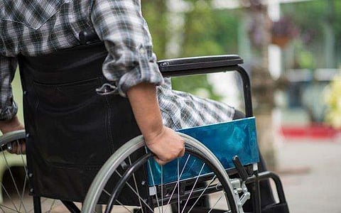 ആശുപത്രിയില്‍ ഇരിക്കാന്‍ നല്‍കിയ ചക്രക്കസേരയുമായി അംഗപരിമിതന്‍ മുങ്ങി; പൊക്കിയത് ബാറില്‍ നിന്ന് 