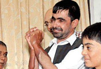 ആ കരങ്ങളും നിശ്ചലം; മലയാളിയുടെ കൈകളുമായി ജീവിച്ച അഫ്​ഗാൻ സൈനികൻ ബോംബ് പൊട്ടിത്തെറിച്ച് മരിച്ചു