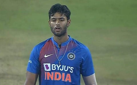 കോഹ്‌ലിയുടെ ബൗളിങ്, ബുമ്‌റയുടെ ബാറ്റിങ്; അതാണ് ശിവം ദുബെ; ആര്‍സിബിയുടെ പ്രധാന ബൗളറാക്കാം; ട്രോള്‍ മഴ