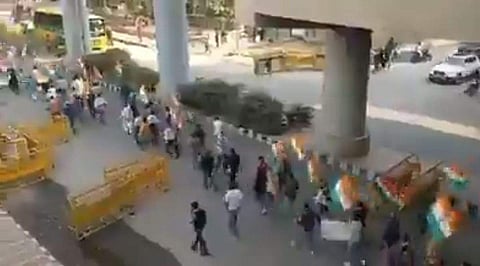 'രാജ്യദ്രോഹികളെ വെടിവച്ചുകൊല്ലൂ'; ജാമിയ മിലിയയില്‍ പൗരത്വനിയമത്തെ അനുകൂലിച്ച് റാലി (വീഡിയോ)