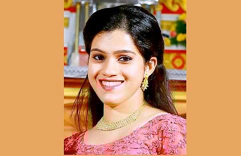 പള്ളിയില്‍ പോകാന്‍ ഒരുങ്ങാന്‍ മുറിയില്‍ പോയ നവവധു തൂങ്ങിമരിച്ച നിലയില്‍, ദുരൂഹത