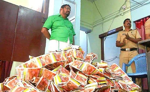 വിറകുപുരയില്‍ ഒളിപ്പിച്ചത് ഒന്നരലക്ഷത്തിന്റെ ലഹരി ഉല്‍പ്പന്നങ്ങള്‍; ലക്ഷ്യം സ്കൂൾ വിദ്യാർഥികൾ ; വീട്ടുടമ അറസ്റ്റിൽ