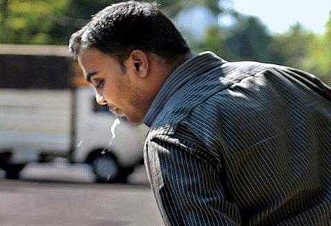 റോഡിൽ തുപ്പിയാൽ പിഴ, ഒരു വർഷം വരെ തടവ്; കൊച്ചിയിലും കോഴിക്കോടുമടക്കം നടപടി  